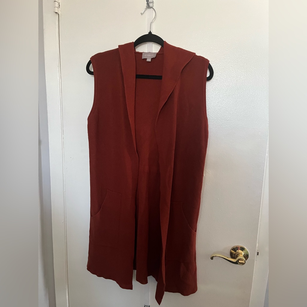 **Cyrus Rust Sleeveless Cardigan With Hood And Pockets. Size Small.